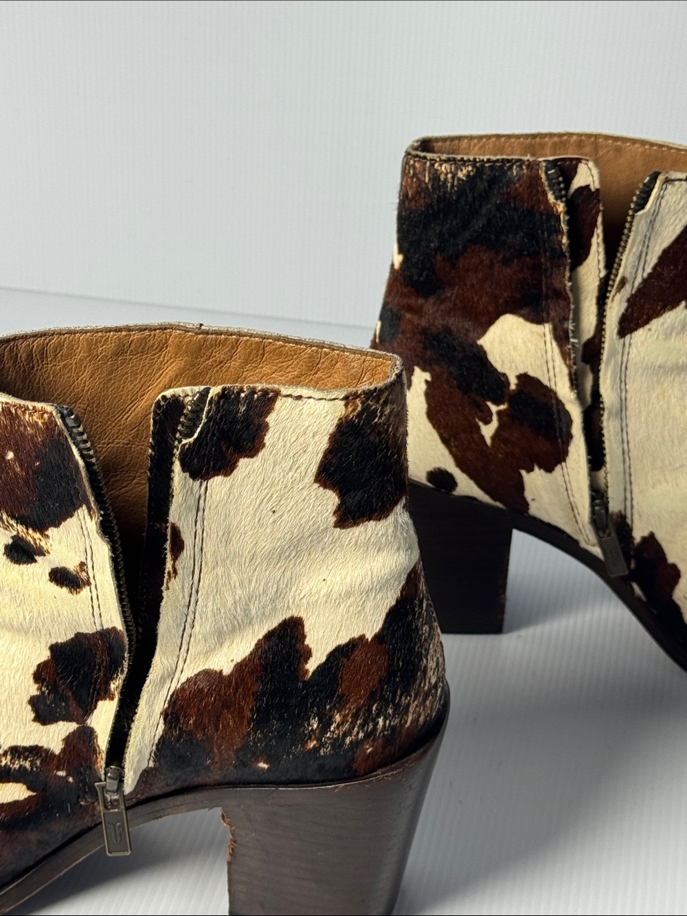 FRYE Calf Hair Cow Print Ankle Boots Heeled Cream Brown Side Zip Western 8.5 - Picture 11 of 13